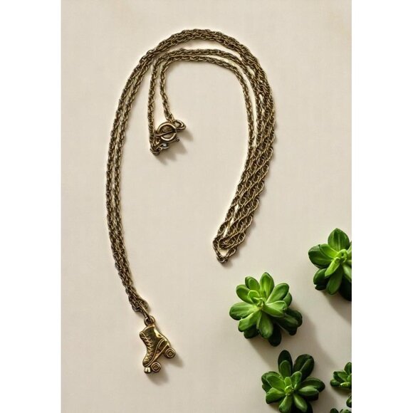 Vintage Avon Roller Skate Charm Necklace  Gold Tone Retro 80s Jewelry - Picture 1 of 6
